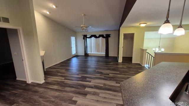 5203 Chesapeake Circle, Walled Lake, MI 48390