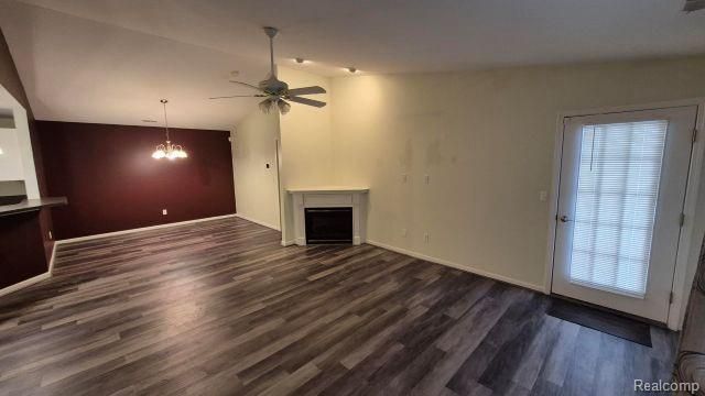 5203 Chesapeake Circle, Walled Lake, MI 48390