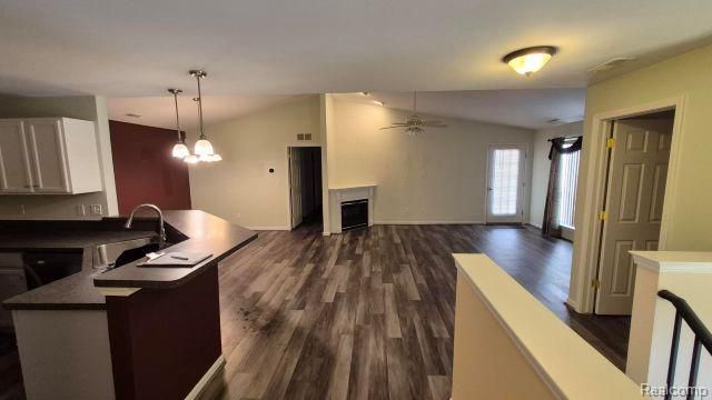 5203 Chesapeake Circle, Walled Lake, MI 48390