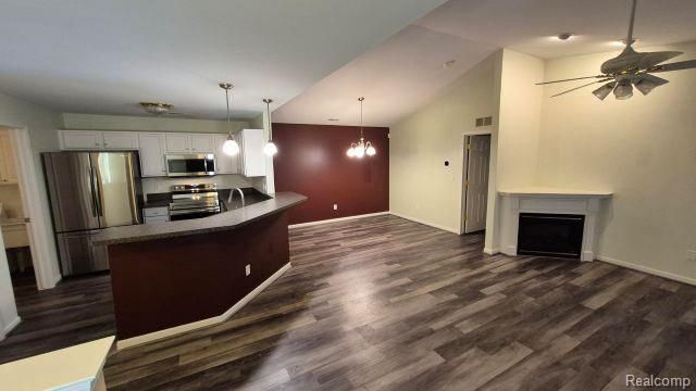 5203 Chesapeake Circle, Walled Lake, MI 48390