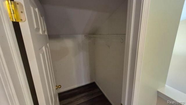 5203 Chesapeake Circle, Walled Lake, MI 48390