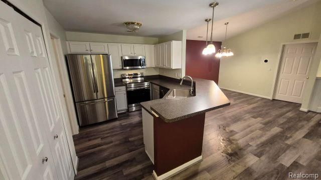 5203 Chesapeake Circle, Walled Lake, MI 48390