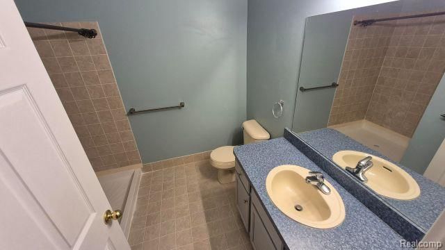 5203 Chesapeake Circle, Walled Lake, MI 48390