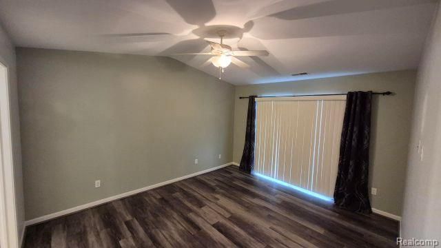 5203 Chesapeake Circle, Walled Lake, MI 48390