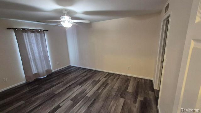 5203 Chesapeake Circle, Walled Lake, MI 48390