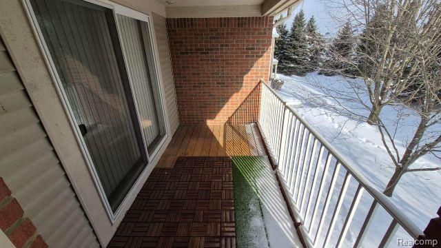 5203 Chesapeake Circle, Walled Lake, MI 48390