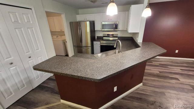 5203 Chesapeake Circle, Walled Lake, MI 48390