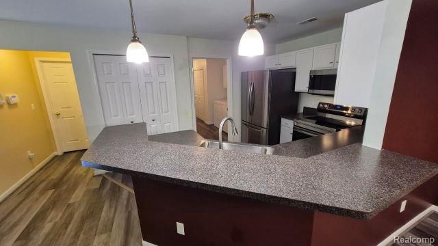 5203 Chesapeake Circle, Walled Lake, MI 48390