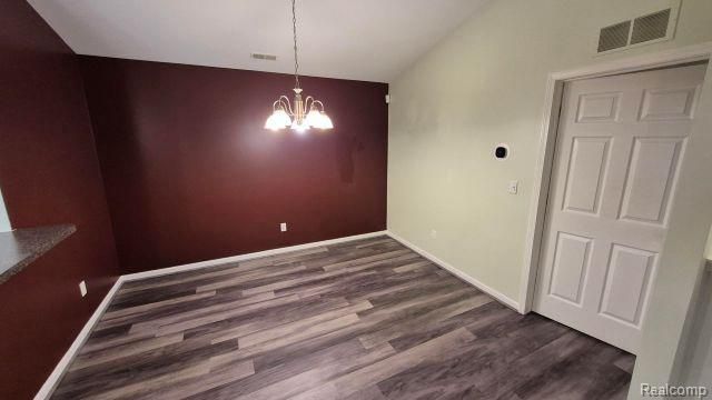 5203 Chesapeake Circle, Walled Lake, MI 48390