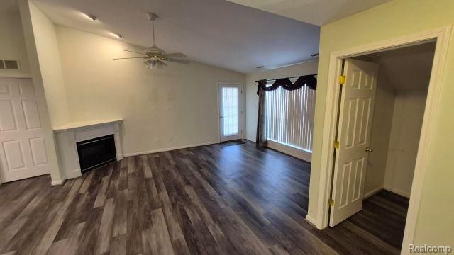 5203 Chesapeake Circle, Walled Lake, MI 48390