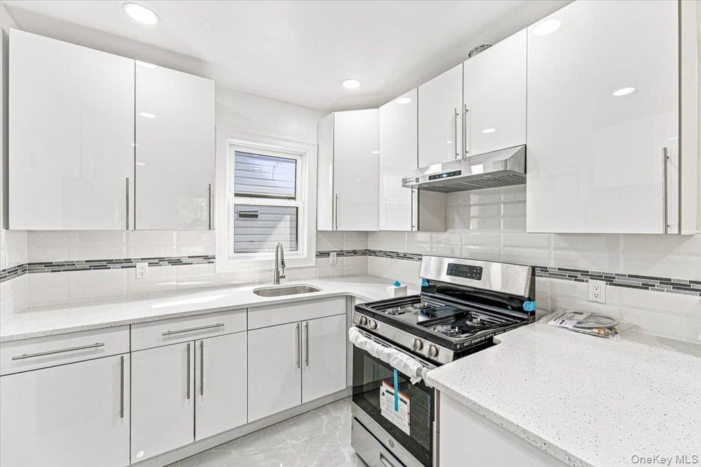 8402 Smedley Street, Briarwood, NY 11435 — photo 2