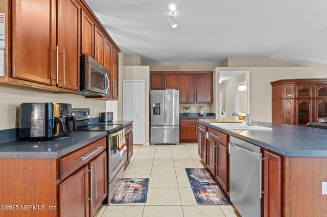 3342 VANCOUVER Avenue, Deltona, FL 32738