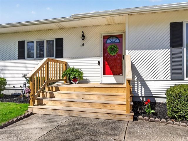 14 Blue Avocado Ln Lane, Henrietta, NY 14623