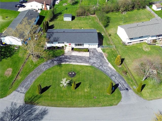 14 Blue Avocado Ln Lane, Henrietta, NY 14623