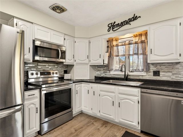 14 Blue Avocado Ln Lane, Henrietta, NY 14623