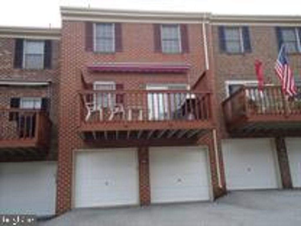 206 CHAMBERS RDG #206, York, PA 17402