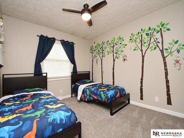 808 Chisholm Trail, Papillion, NE 68046