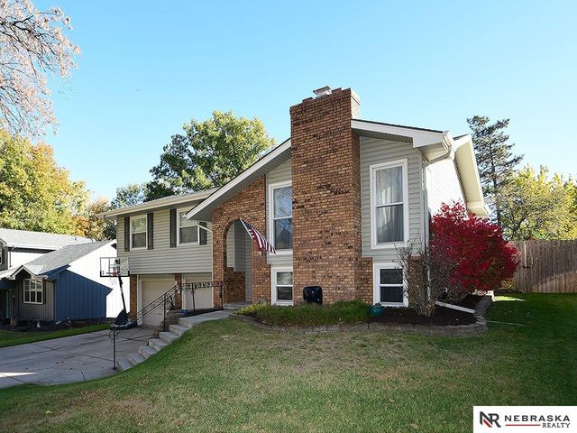 808 Chisholm Trail, Papillion, NE 68046