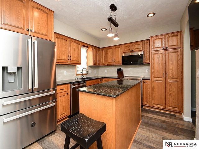 808 Chisholm Trail, Papillion, NE 68046