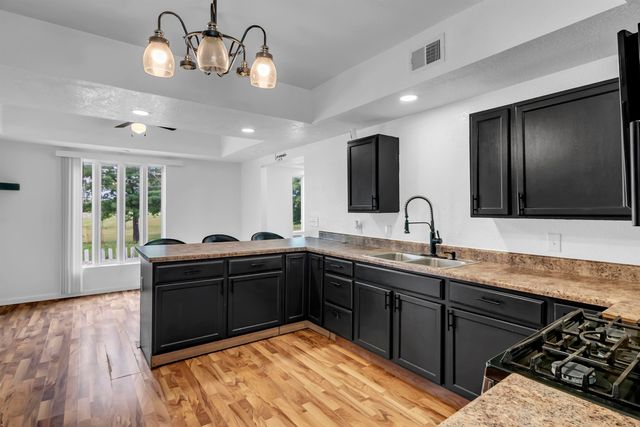 841 W Hendryx St, Wichita, KS 67213