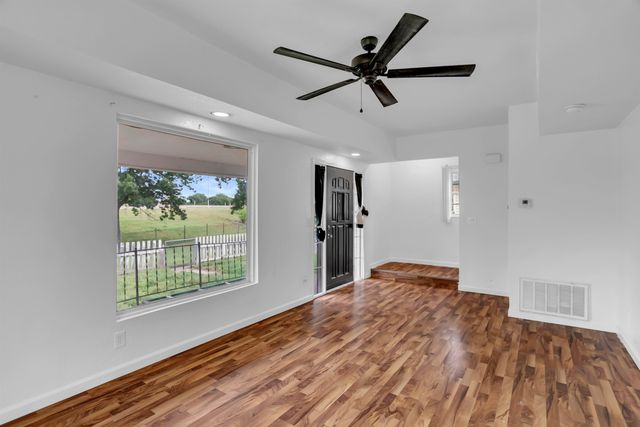 841 W Hendryx St, Wichita, KS 67213