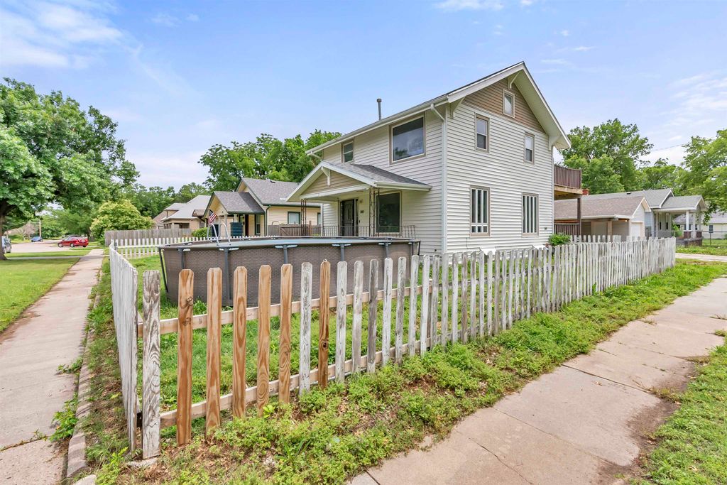 841 W Hendryx St, Wichita, KS 67213