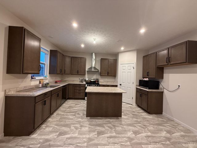 616 Crabapple Court, Hamilton Twp, OH 45039