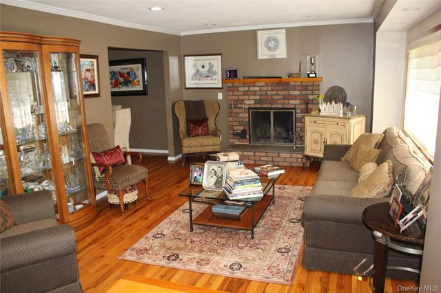 15 Hanley Avenue, Melville, NY 11747