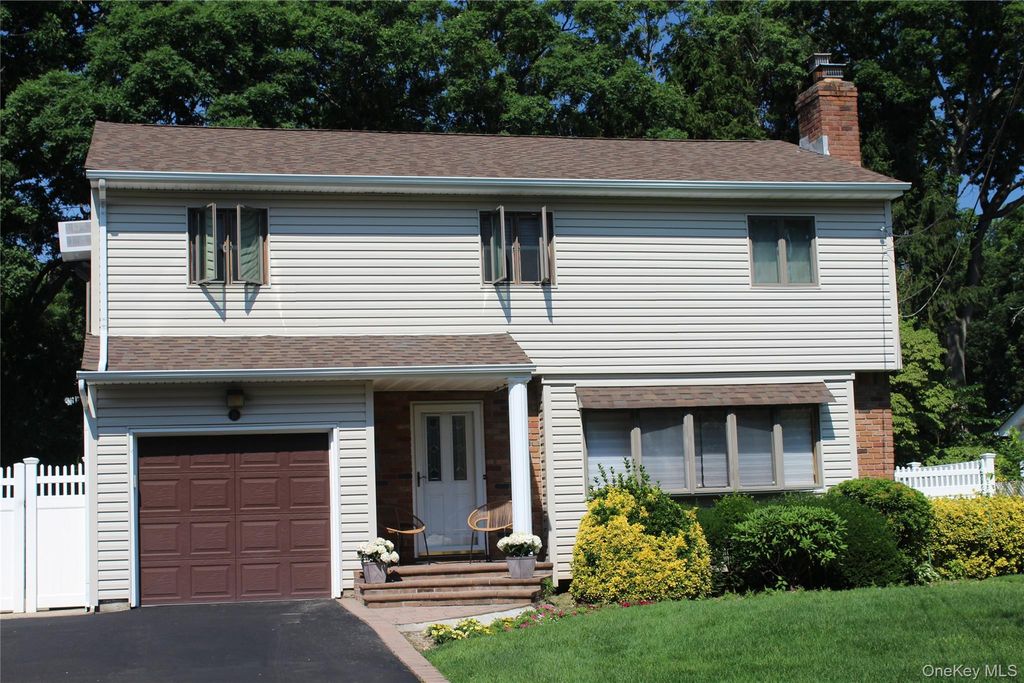 15 Hanley Avenue, Melville, NY 11747
