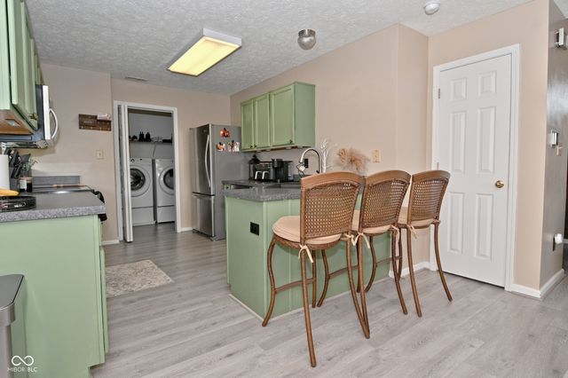 578 Pine Lake Drive, Greenwood, IN 46143