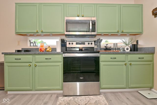 578 Pine Lake Drive, Greenwood, IN 46143