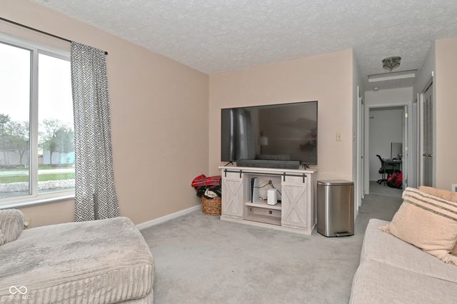 578 Pine Lake Drive, Greenwood, IN 46143