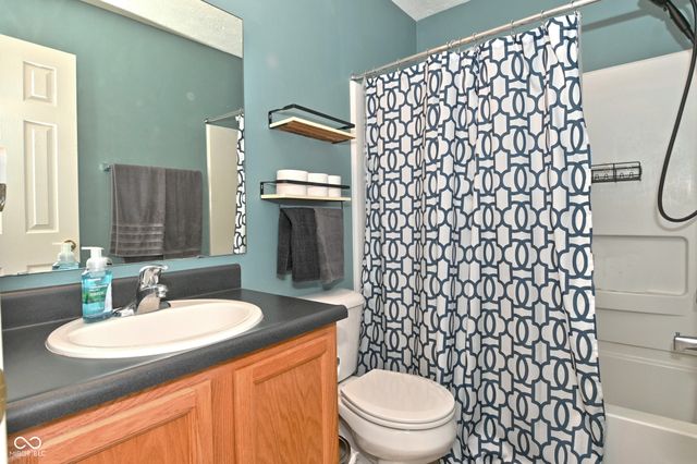 578 Pine Lake Drive, Greenwood, IN 46143