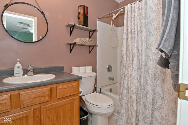 578 Pine Lake Drive, Greenwood, IN 46143