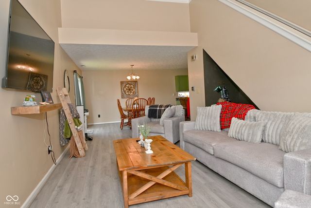 578 Pine Lake Drive, Greenwood, IN 46143