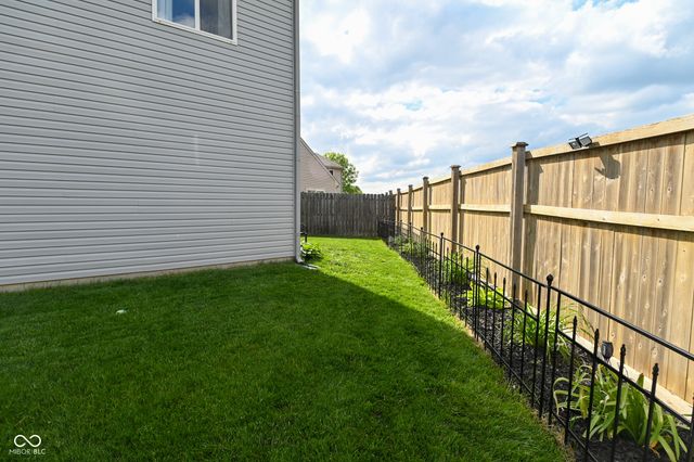 578 Pine Lake Drive, Greenwood, IN 46143