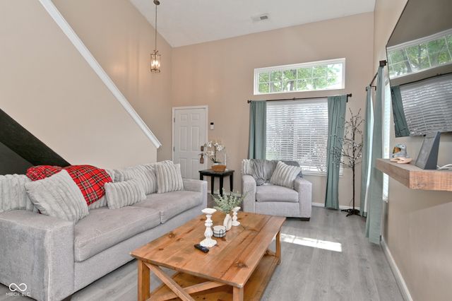 578 Pine Lake Drive, Greenwood, IN 46143