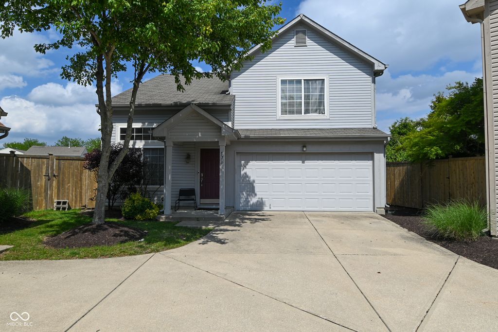 578 Pine Lake Drive, Greenwood, IN 46143