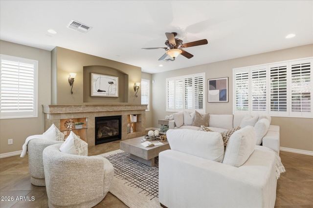 2471 E PENEDES Drive, Gilbert, AZ 85298