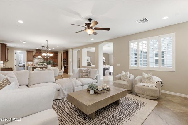 2471 E PENEDES Drive, Gilbert, AZ 85298