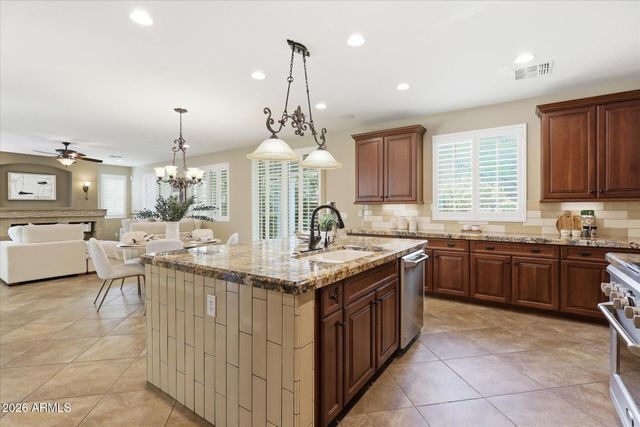2471 E PENEDES Drive, Gilbert, AZ 85298