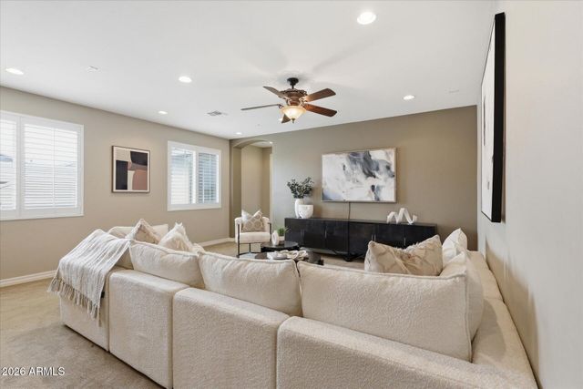 2471 E PENEDES Drive, Gilbert, AZ 85298