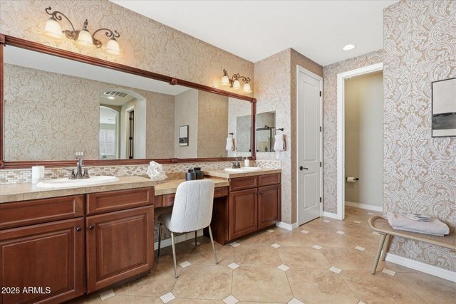 2471 E PENEDES Drive, Gilbert, AZ 85298