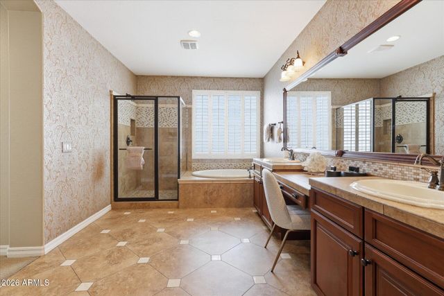 2471 E PENEDES Drive, Gilbert, AZ 85298