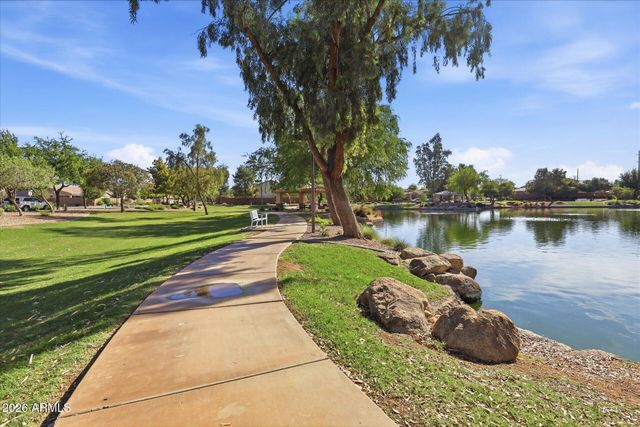 2471 E PENEDES Drive, Gilbert, AZ 85298