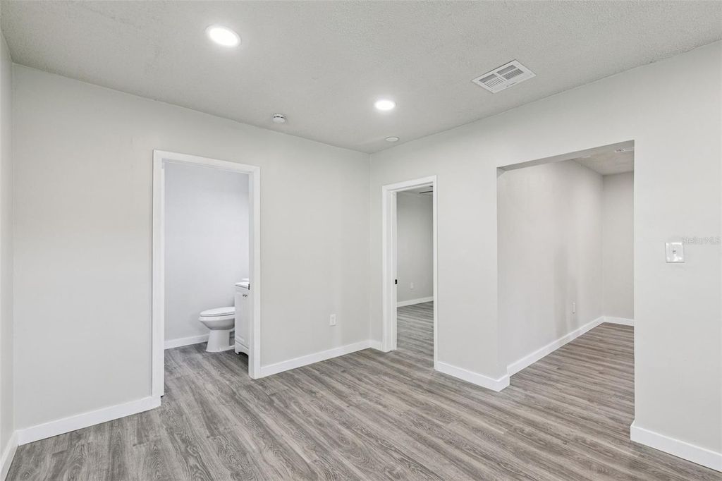 Image 14 of property listing at 5419 OLD CHENEY HIGHWAY, Orlando, FL 32807