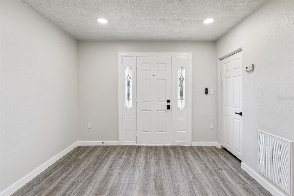 Image 6 of property listing at 5419 OLD CHENEY HIGHWAY, Orlando, FL 32807
