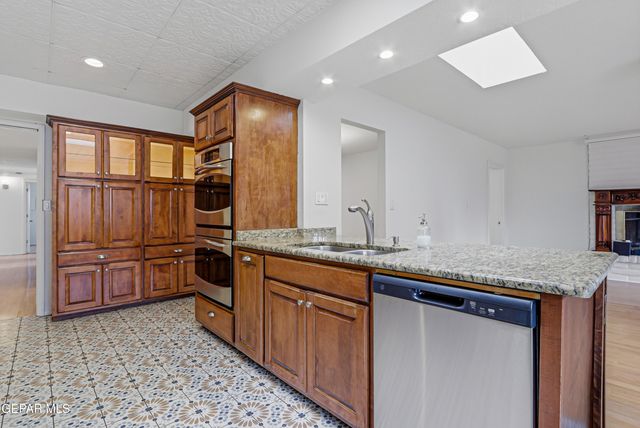 1501 JERRY PATE Place, El Paso, TX 79935