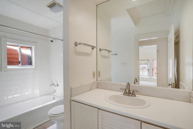 1633 16TH ST NW, Washington, DC 20009