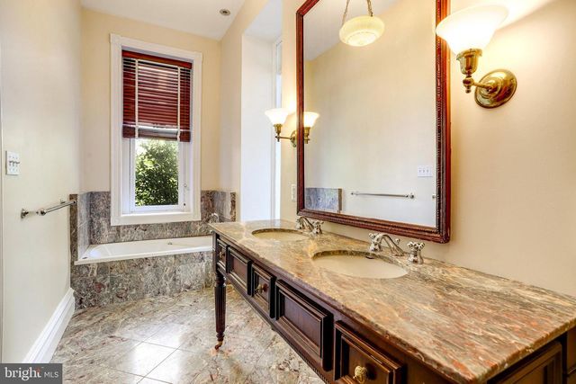 1633 16TH ST NW, Washington, DC 20009